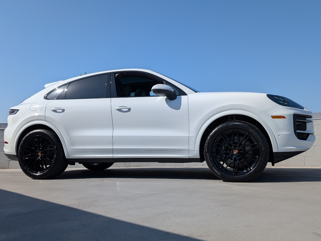2025 Porsche Cayenne photo 24
