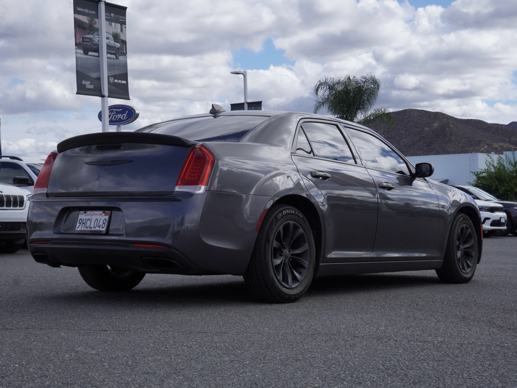 2023 Chrysler 300 Touring photo 2