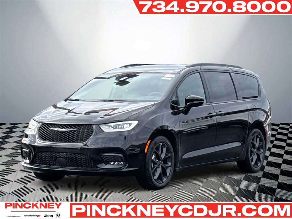2026 Chrysler Pacifica Select's photo
