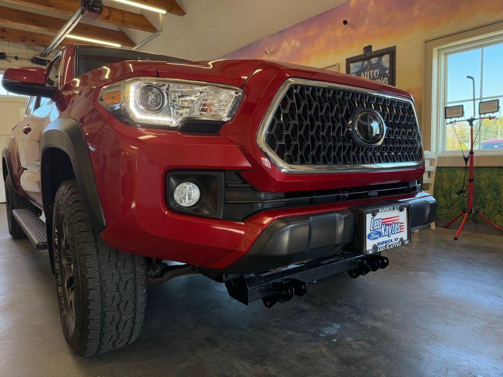 2018 Toyota Tacoma TRD Off-Road photo 3