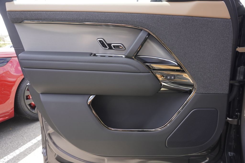 2025 Land Rover Range Rover Sport SE photo 16
