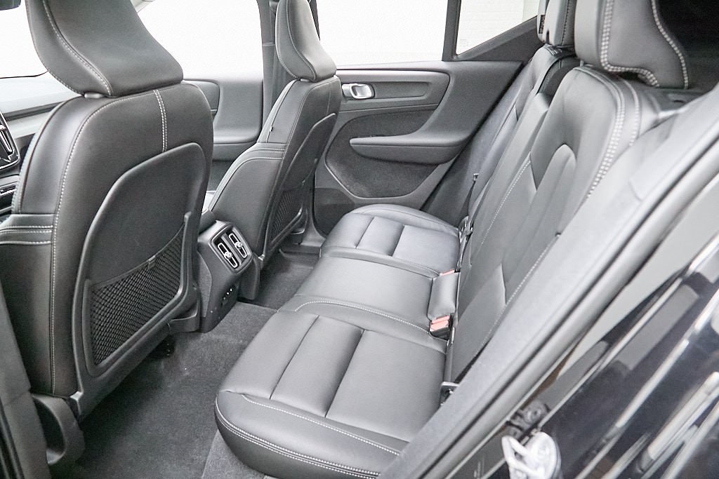 2024 VOLVO XC40 - Image 16