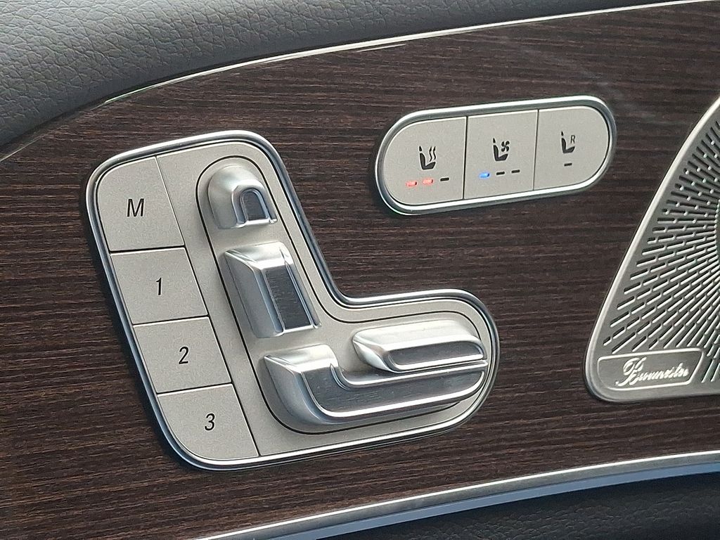 2026 Mercedes Benz GLS 450 4MATIC photo 17