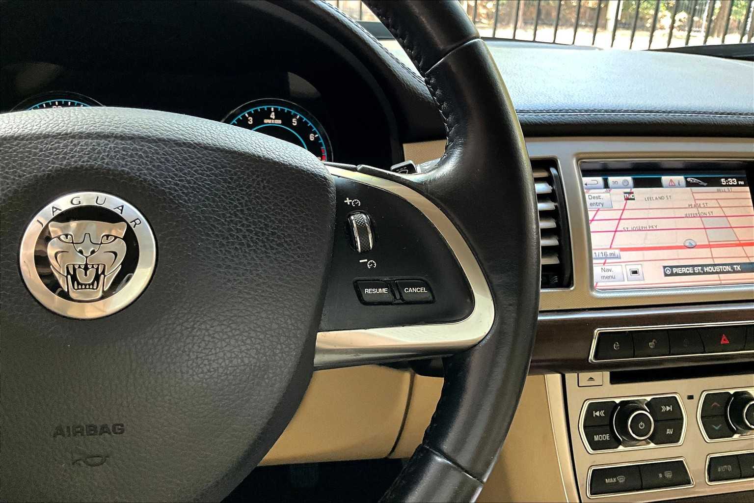 2012 Jaguar XF photo 24