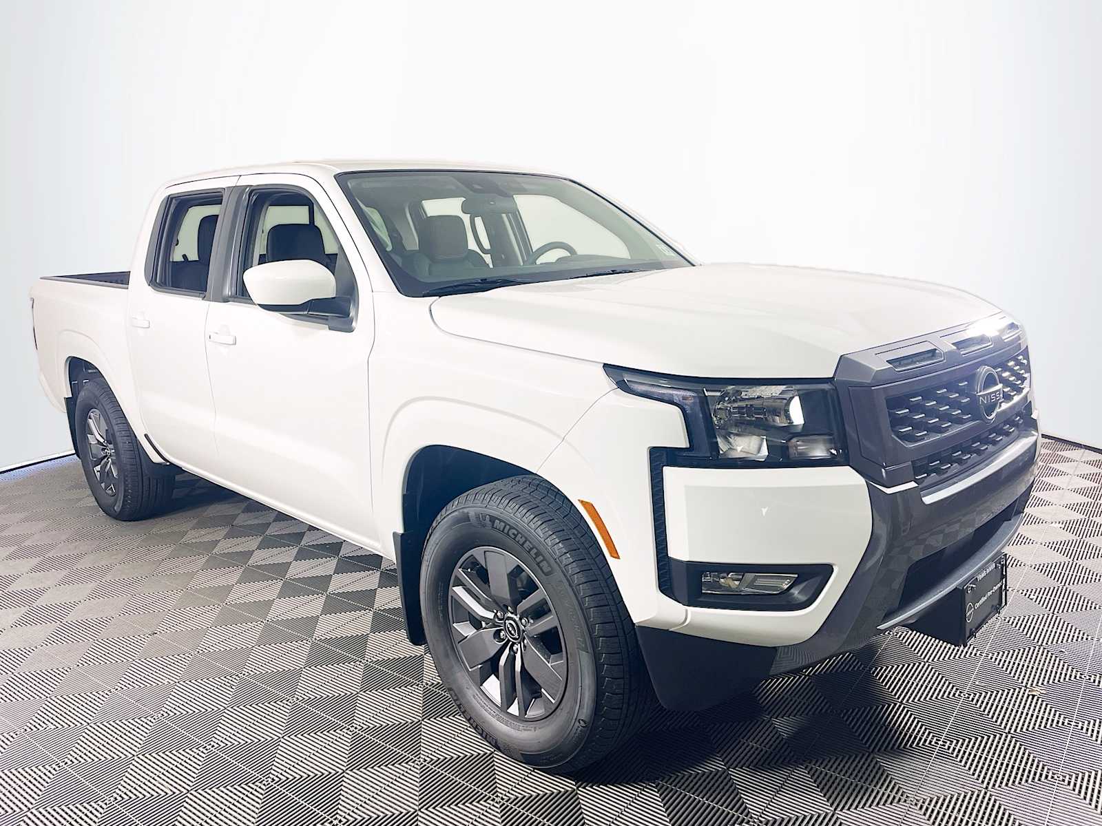 2025 Nissan Frontier SV photo 3