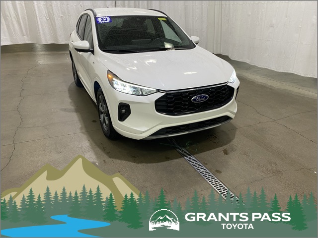 2023 Ford Escape ST-Line Select's photo