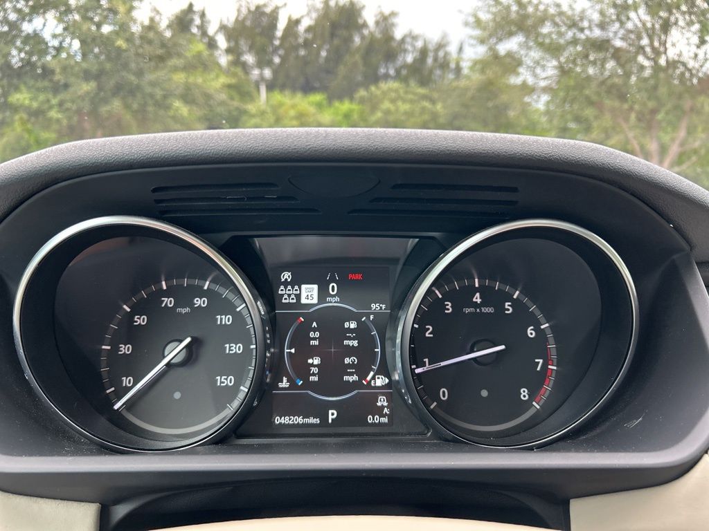2020 Land Rover Discovery Landmark photo 18