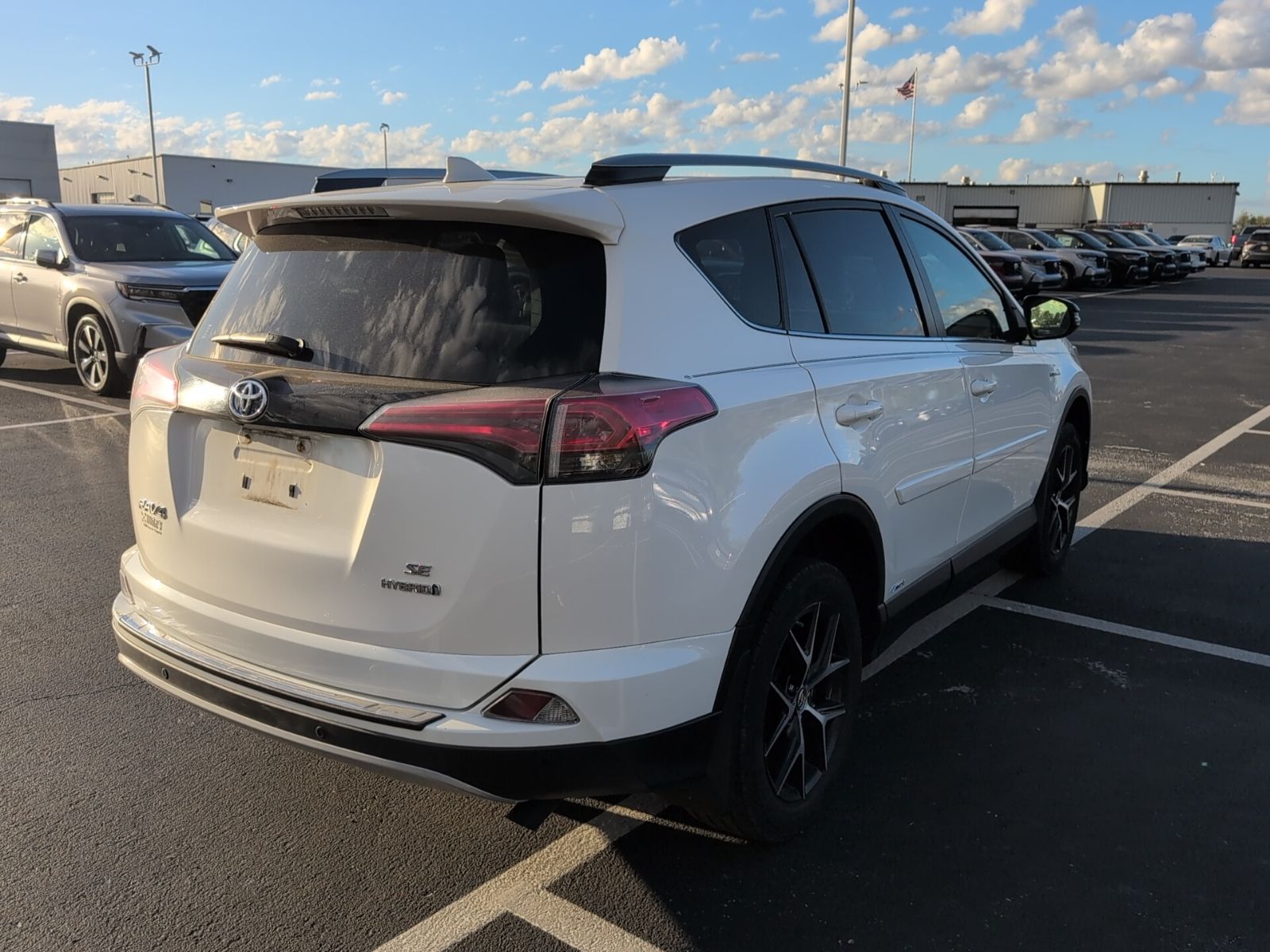 2018 Toyota RAV4 Hybrid SE photo 5