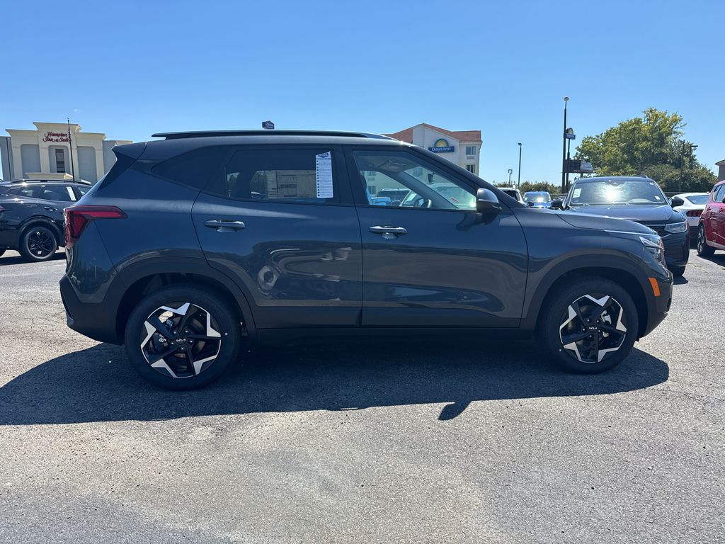 2026 Kia Seltos S photo 2