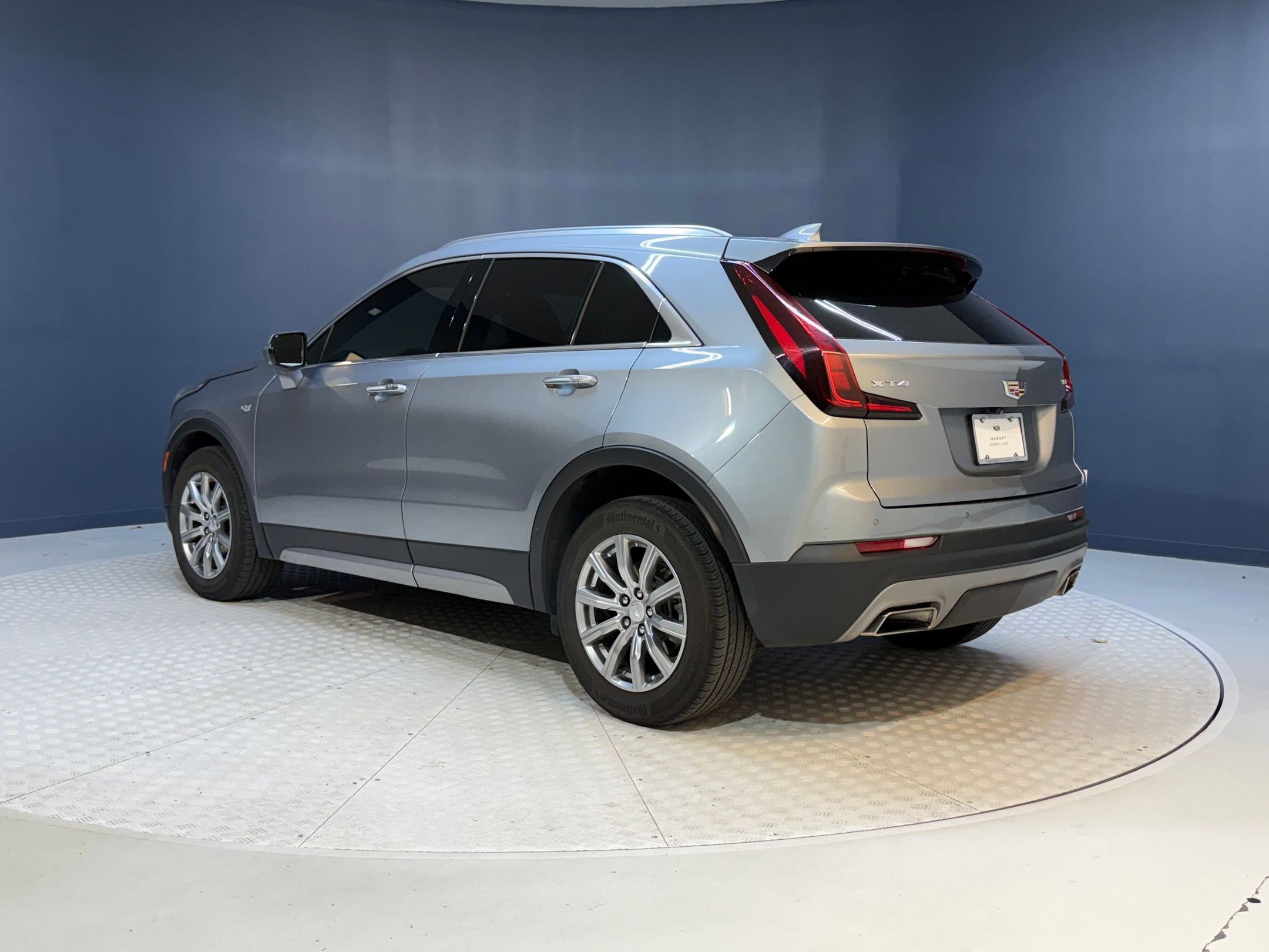 2023 Cadillac XT4 Premium Luxury photo 3