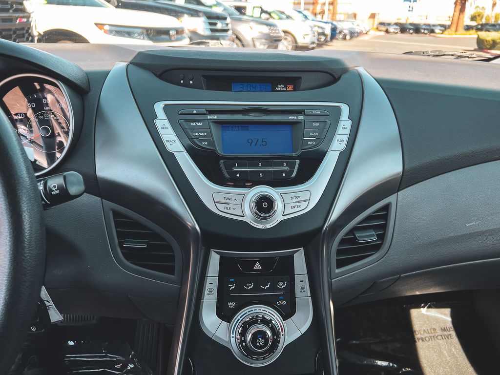 2012 Hyundai Elantra GLS photo 16