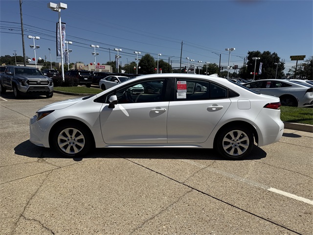 2025 Toyota Corolla LE photo 6