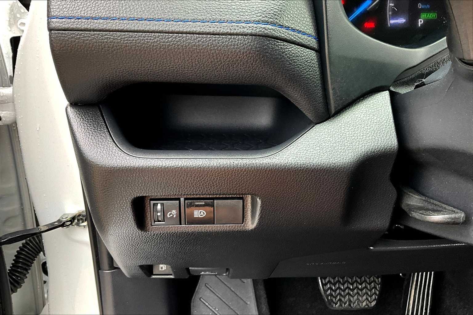 2024 Toyota RAV4 Hybrid SE photo 29