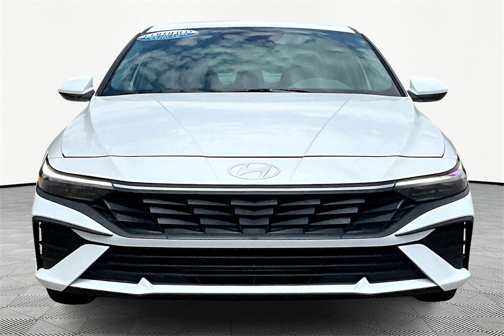 2024 Hyundai Elantra SEL photo 3