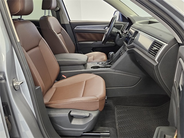 2021 Volkswagen Atlas V6 SE Technology R-Line photo 18