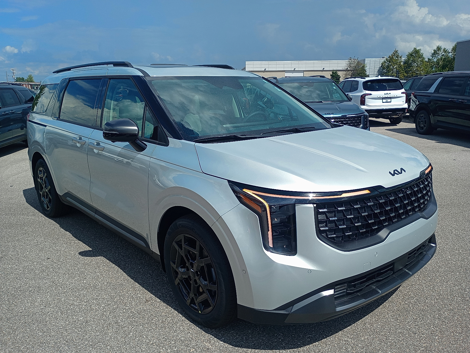 2026 Kia Carnival SX's photo