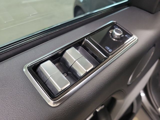 2019 Land Rover Range Rover HSE photo 9