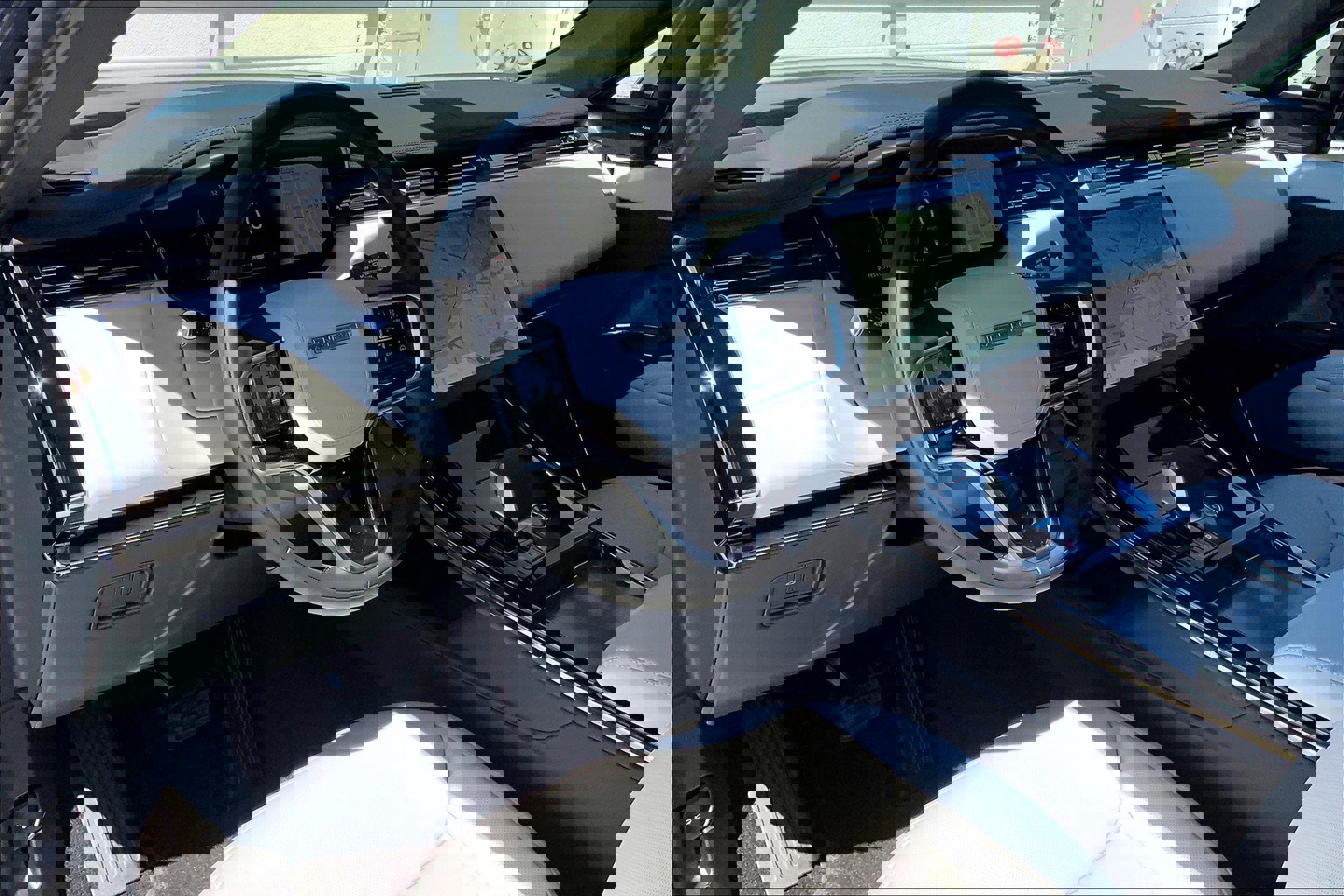 2025 Land Rover Range Rover Sport SE photo 4