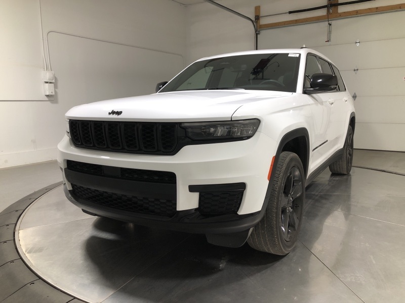 2023 Jeep Grand Cherokee Altitude photo 3