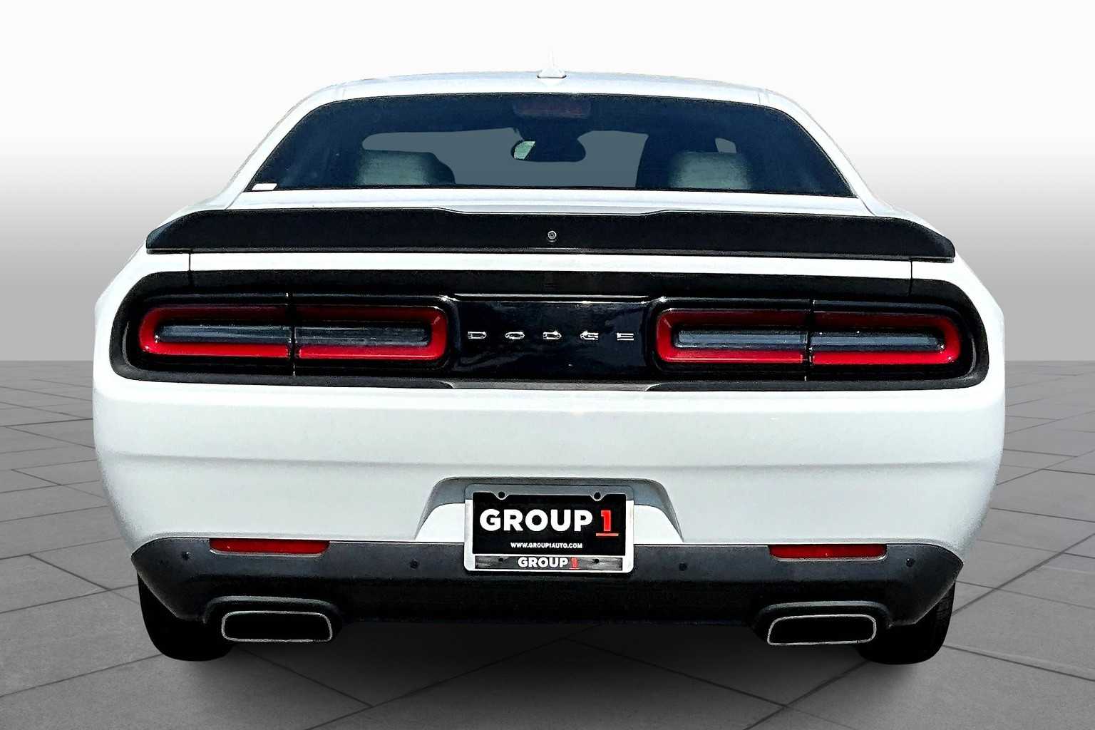 2016 Dodge Challenger R/T Scat Pack photo 4