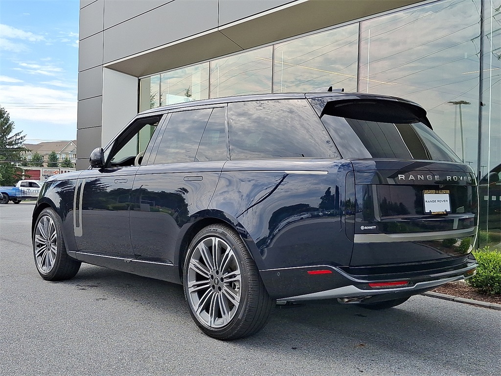 2025 Land Rover Range Rover SE photo 4