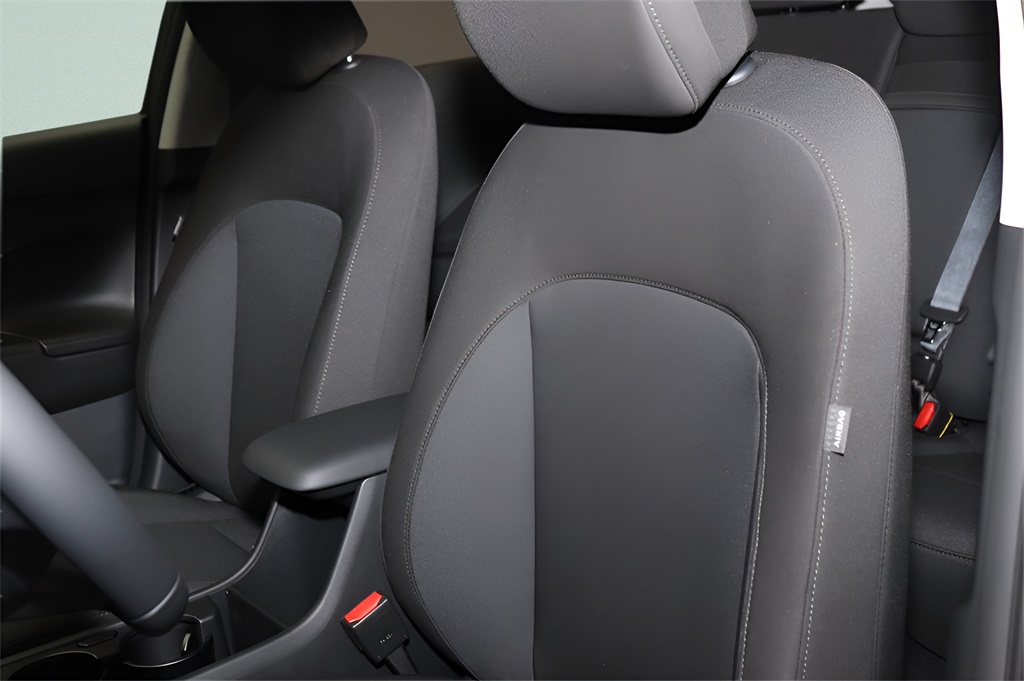 2025 Hyundai Kona SEL photo 3