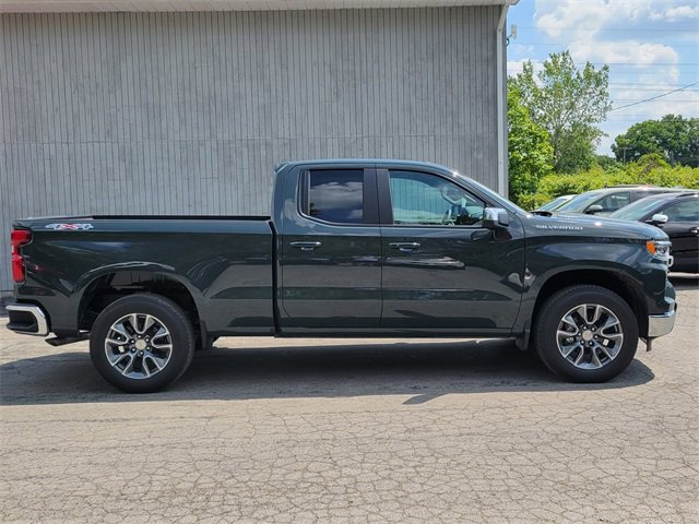 2026 Chevrolet Silverado 1500 LT photo 3