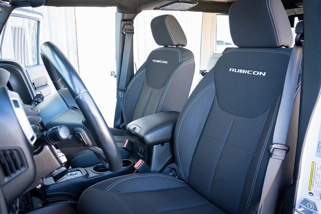 2015 Jeep Wrangler Unlimited Rubicon photo 13