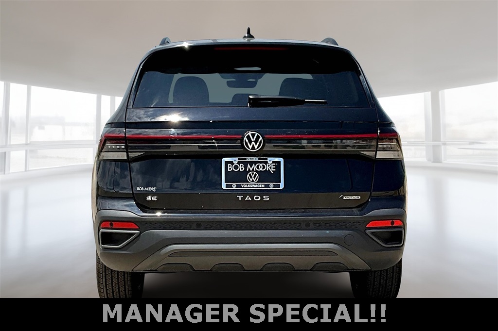 2025 Volkswagen Taos SE photo 4