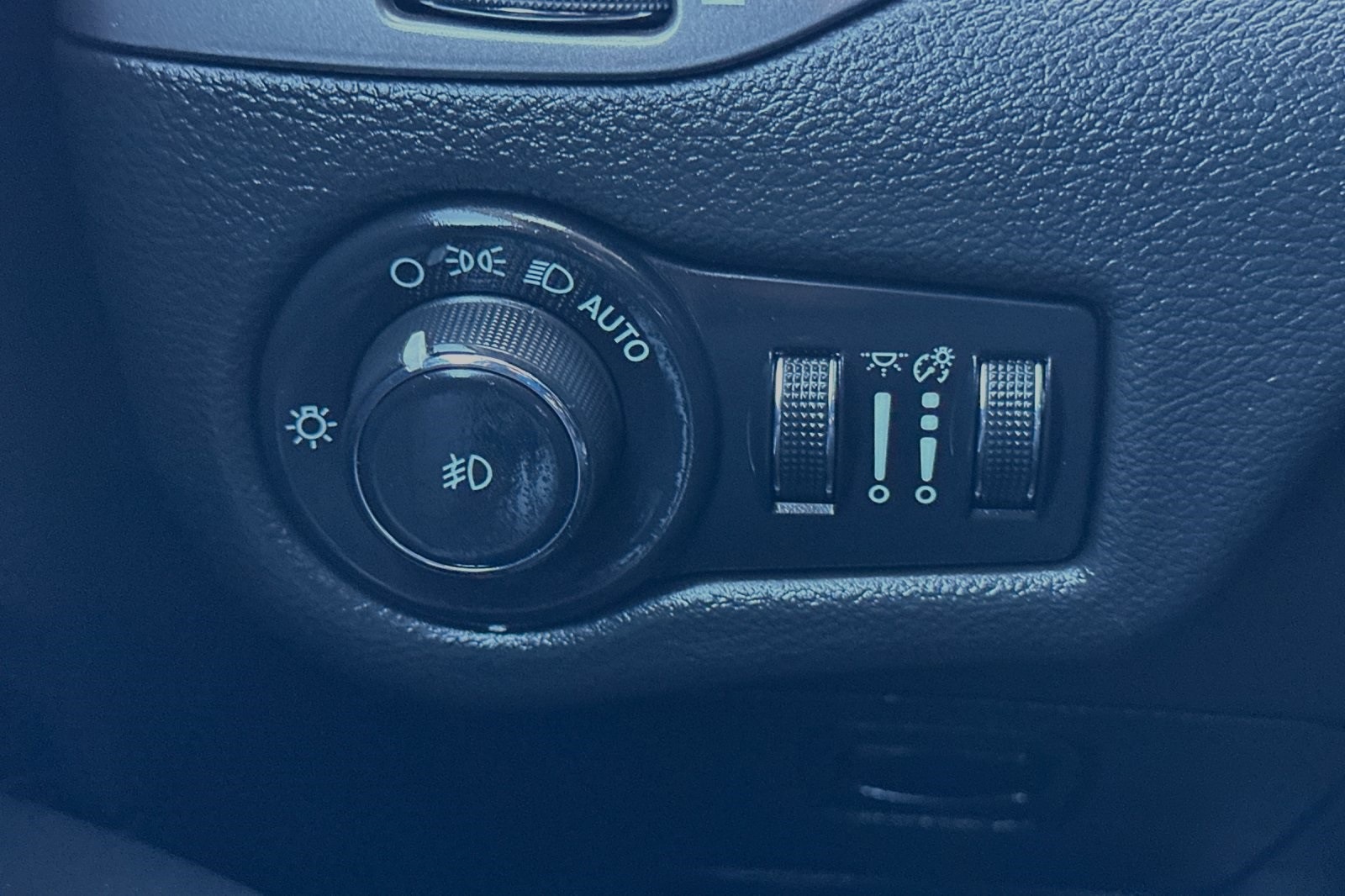 2021 Jeep Cherokee Latitude Lux photo 28
