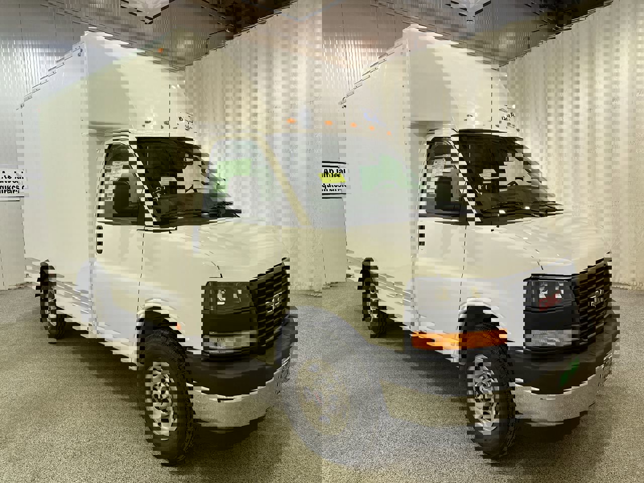 New 2025 Summit White GMC 1WT image 1