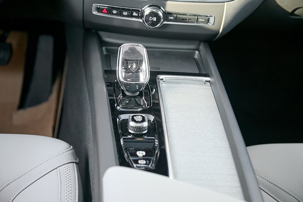 2026 VOLVO XC60 - Image 27