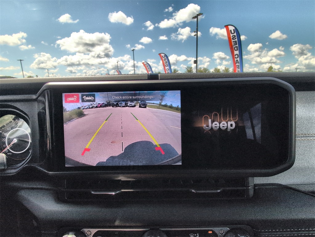 2024 Jeep Wrangler Sahara photo 15