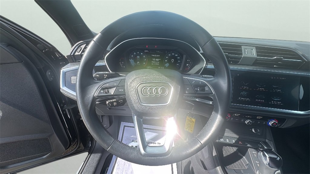 2022 Audi Q3 Premium Plus 45 TFSI S line photo 10