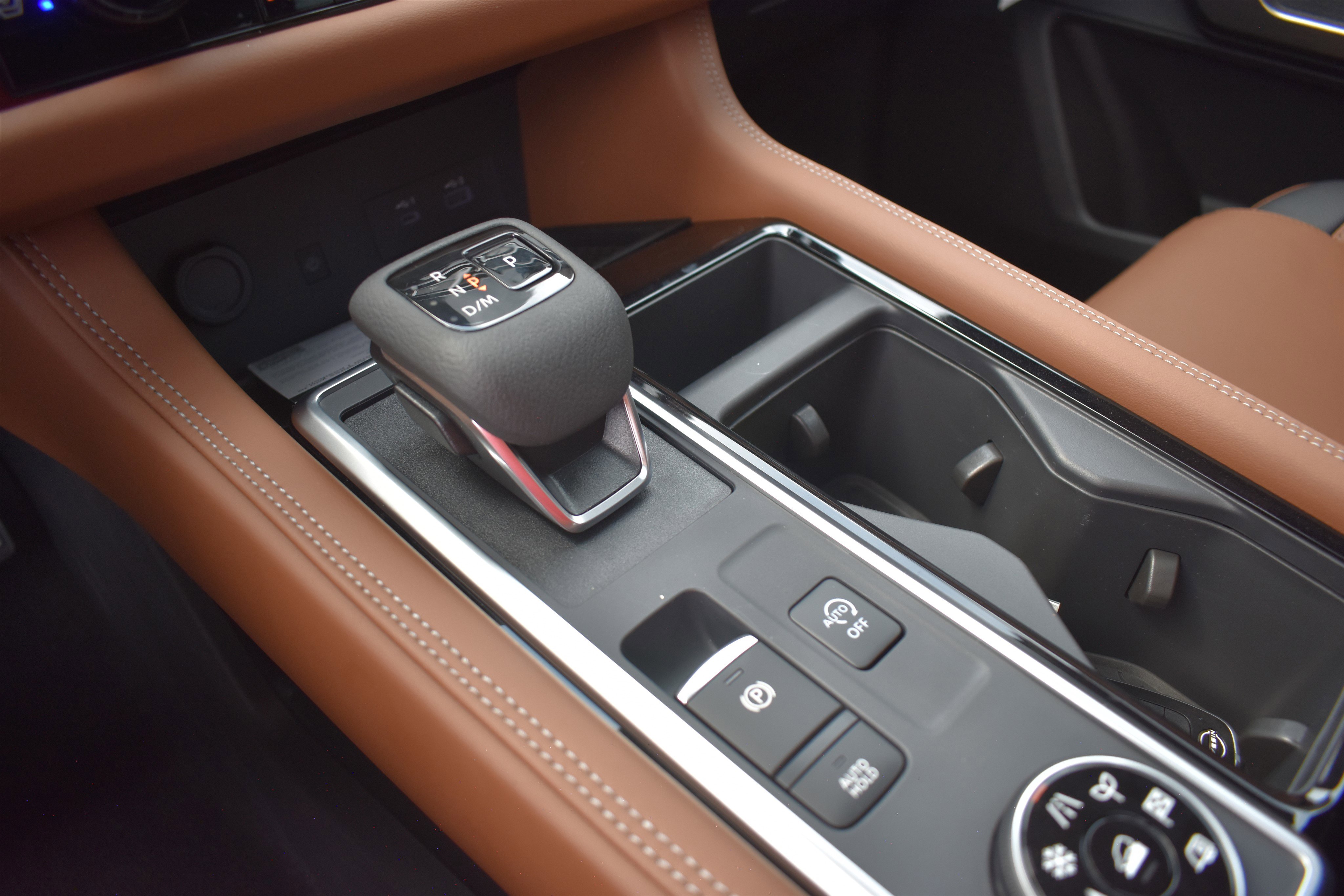 2025 Nissan Pathfinder Platinum photo 17