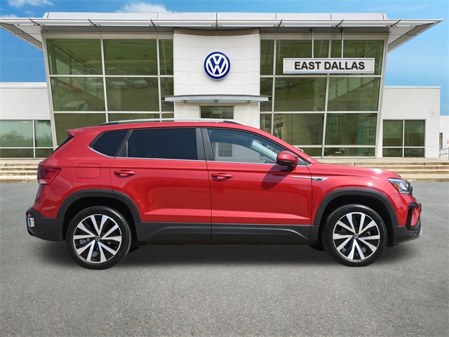 2024 Volkswagen Taos SE photo 2