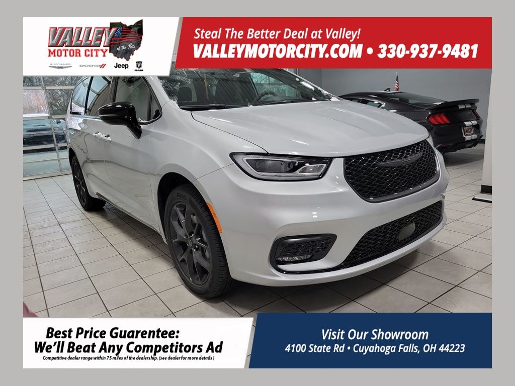 2026 Chrysler Pacifica Select's photo