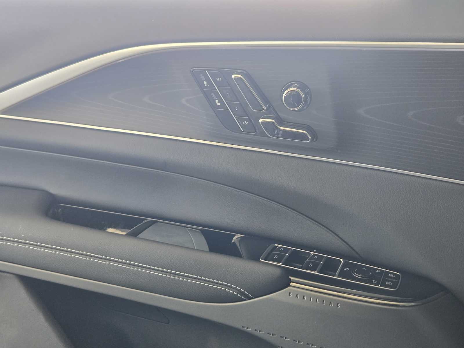 2025 Cadillac Lyriq Luxury photo 13