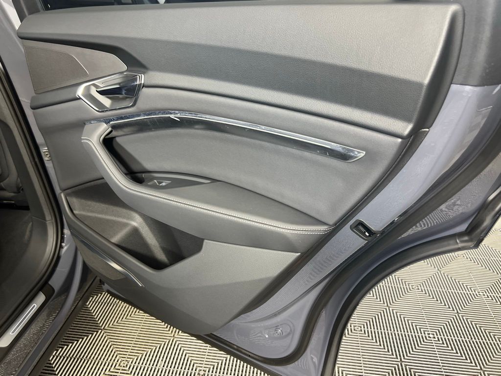 2024 Audi Q8 E-tron Premium Plus photo 27
