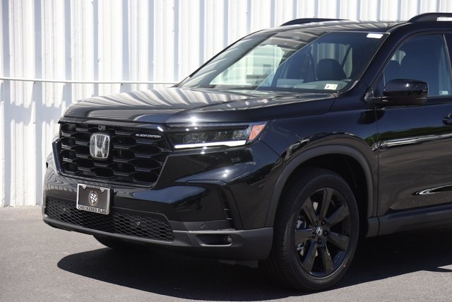 2025 Honda Pilot Black Edition photo 2