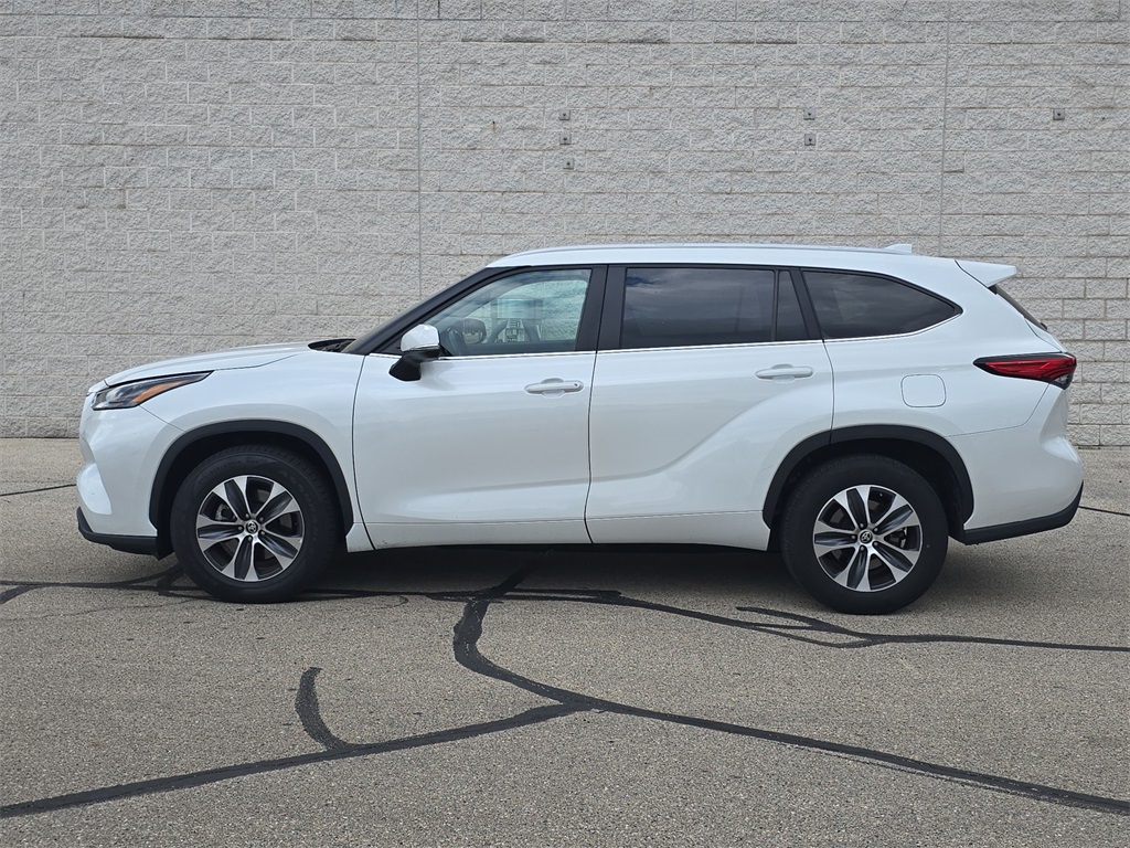 2023 Toyota Highlander XLE photo 9