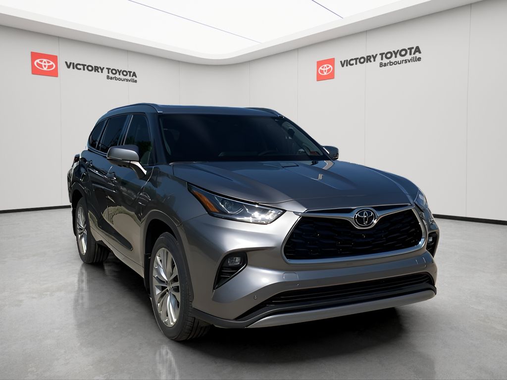 2025 Toyota Highlander Platinum's photo