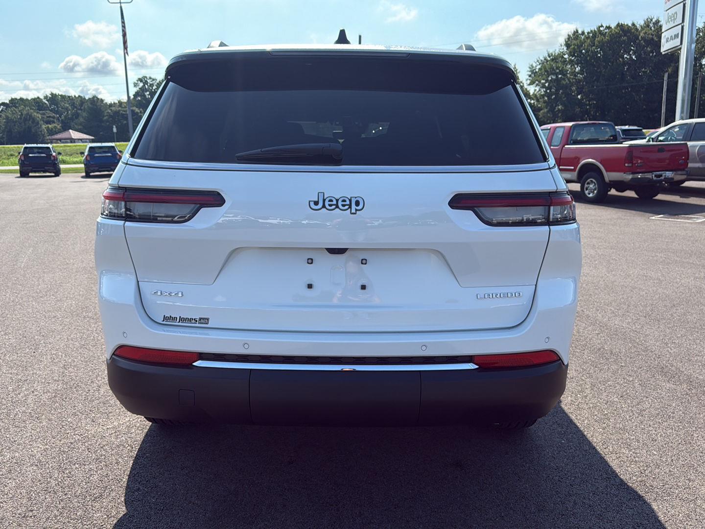 2025 Jeep Grand Cherokee Laredo photo 15