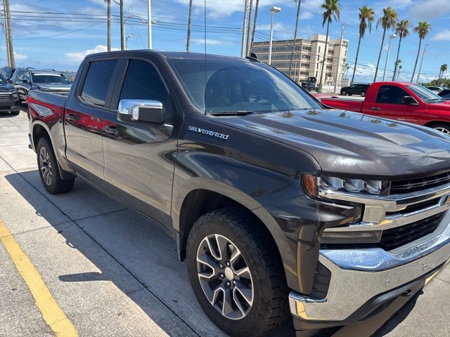 2021 Chevrolet Silverado 1500 LT photo 2
