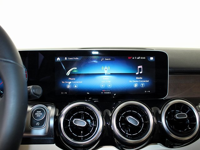 2020 Mercedes Benz GLB 250 photo 16