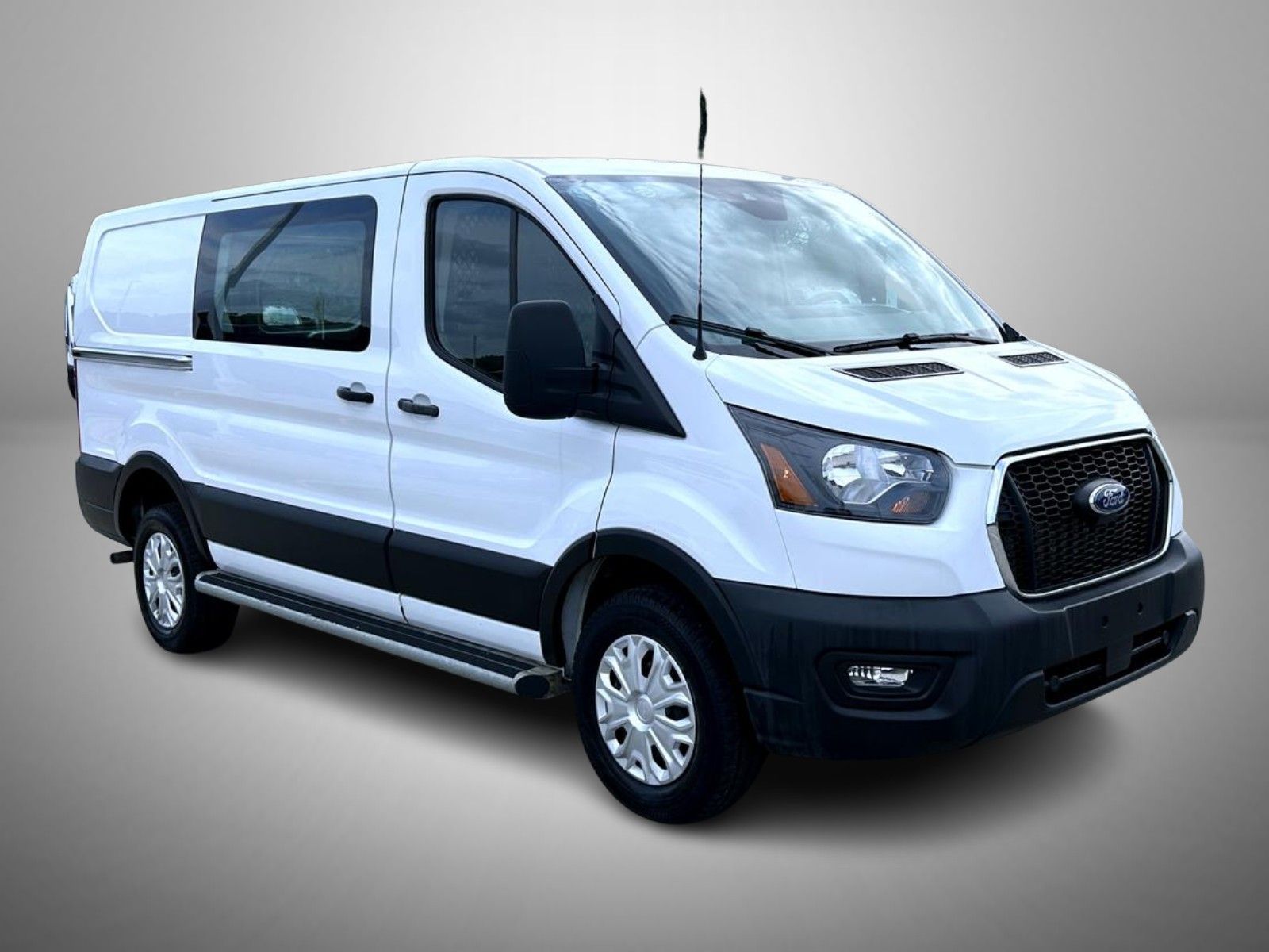 2024 Ford Transit photo 3