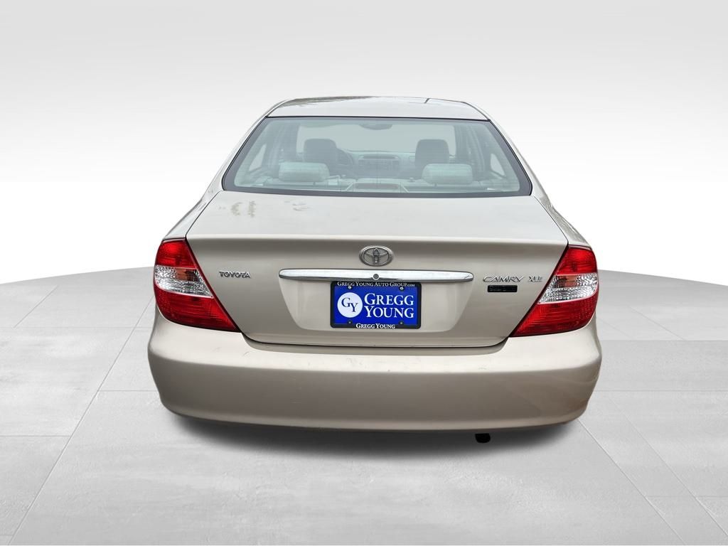 2004 Toyota Camry LE photo 4