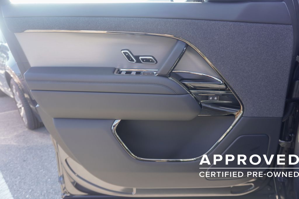2025 Land Rover Range Rover Sport SE photo 13