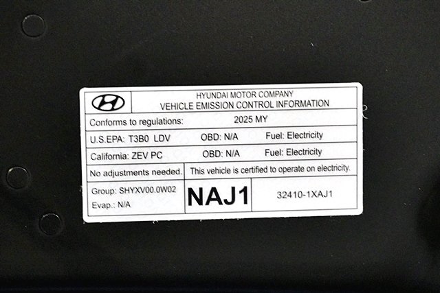Used 2025 Black Hyundai SEL image 39