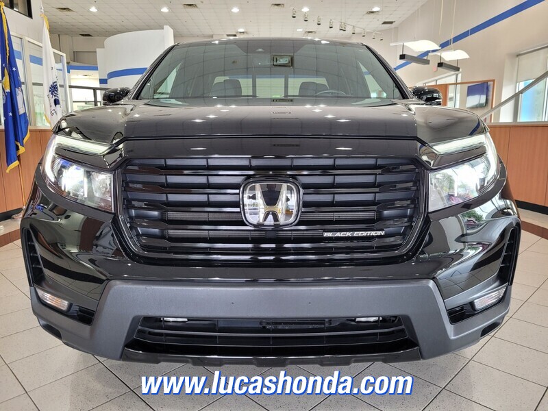 2023 Honda Ridgeline Black Edition photo 2